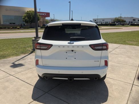 Used 2023 Ford Escape ST-Line Elite w/ Premium Technology Package AWD/4WD image 4