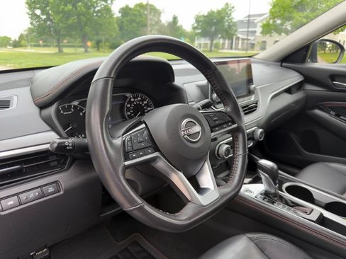 Used 2023 Nissan Altima 2.5 SR FWD image 23