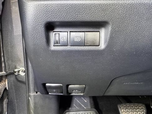 Used 2020 Toyota RAV4 XLE AWD/4WD image 22