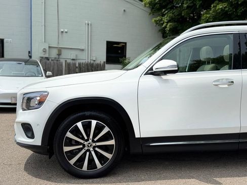 Used 2023 Mercedes-Benz GLB 250 4MATIC w/ Premium Package image 10