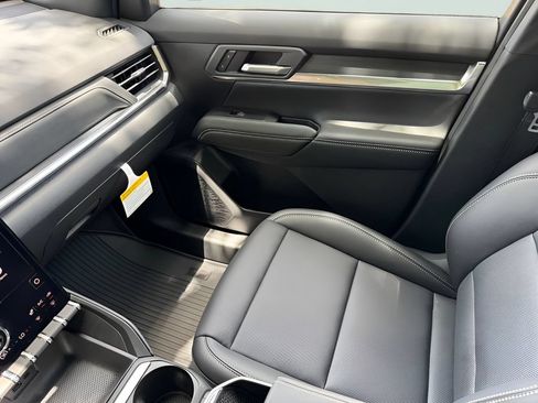 New 2027 GMC Terrain Elevation w/ Elevation Premium Package FWD image 25