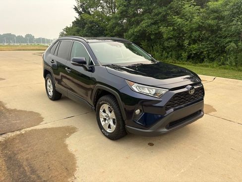 Used 2020 Toyota RAV4 XLE w/ Convenience Package AWD/4WD image 11