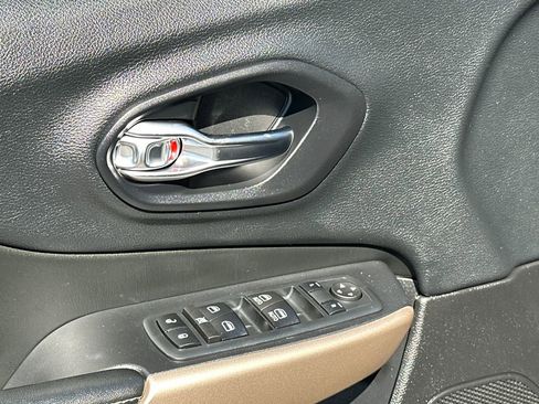 Used 2017 Jeep Cherokee High Altitude image 17