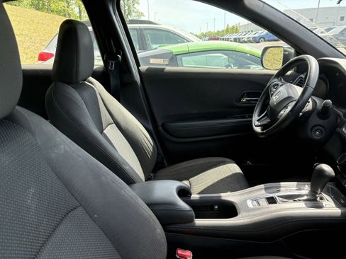 Used 2019 Honda HR-V Sport image 9