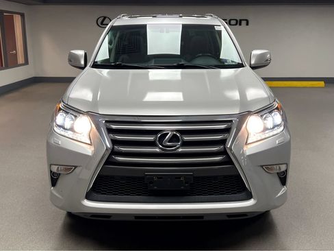 Used 2019 Lexus GX 460 AWD/4WD image 2
