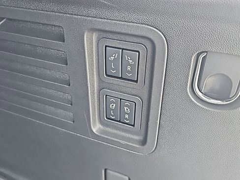 Used 2025 Buick Enclave Avenir w/ Super Cruise Package image 7