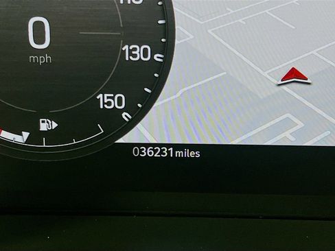 Used 2023 Land Rover Defender 110 SE image 12