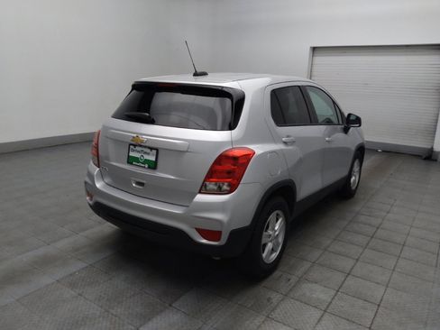 Used 2022 Chevrolet Trax LS w/ Tint and Cruise Package FWD image 9