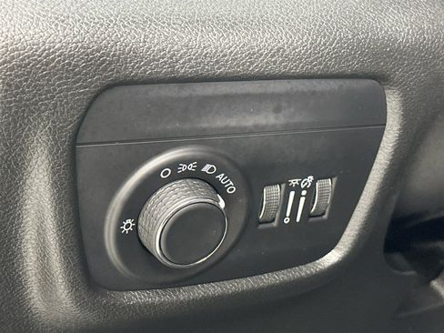 Used 2023 Jeep Grand Cherokee Laredo AWD/4WD image 10