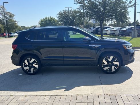 Certified 2024 Volkswagen Taos SEL AWD/4WD image 10