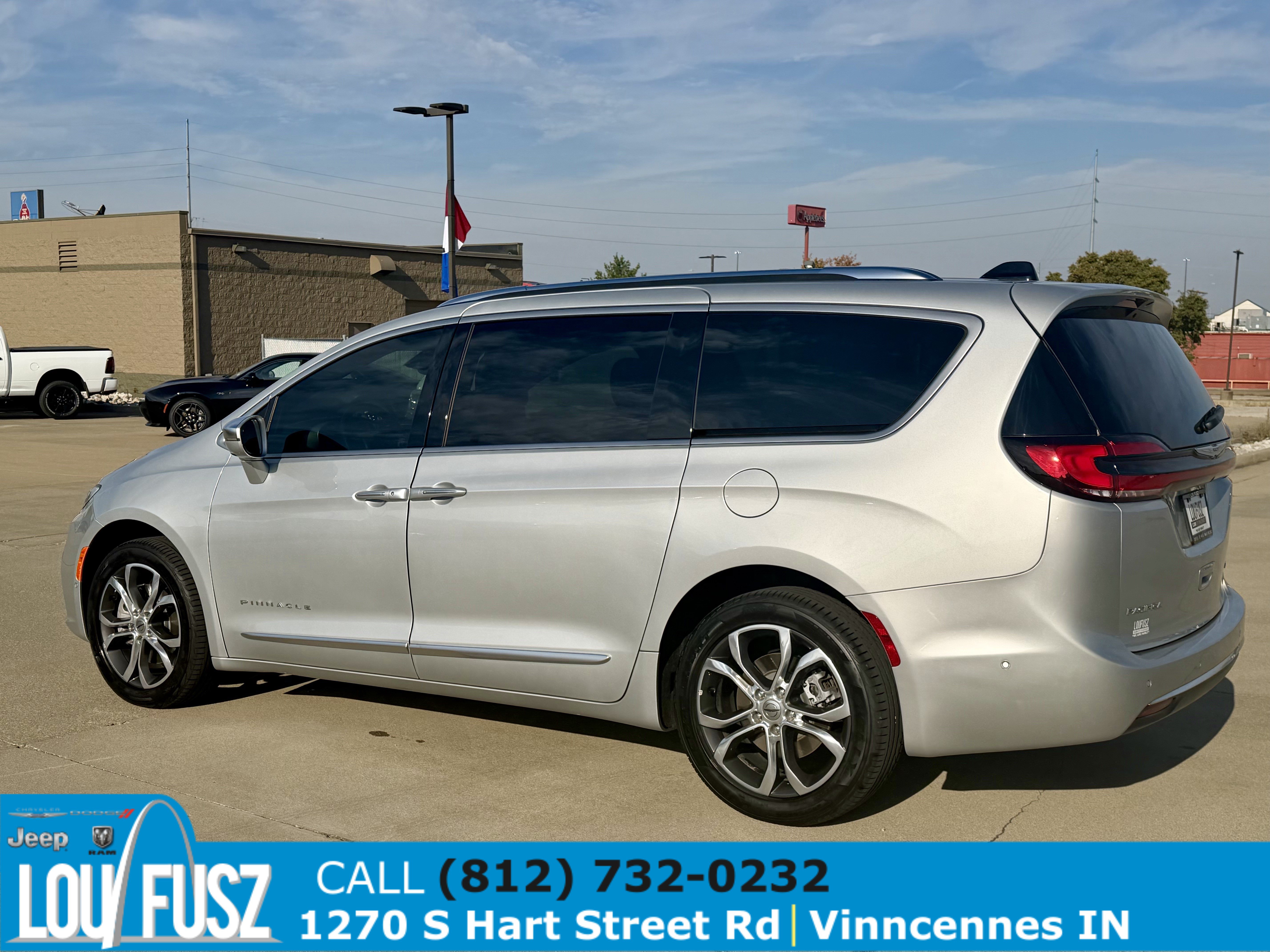 Used 2024 Chrysler Pacifica Pinnacle AWD/4WD image 5