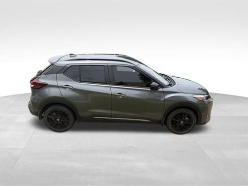 Used 2021 Nissan Kicks SR FWD image 2