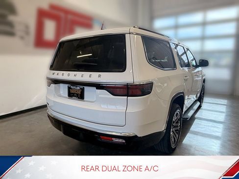 Used 2025 Jeep Wagoneer 4WD image 4
