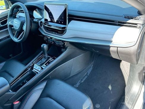 Used 2024 Jeep Compass Limited image 27