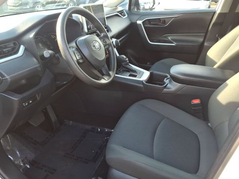 Used 2025 Toyota RAV4 LE AWD/4WD image 10