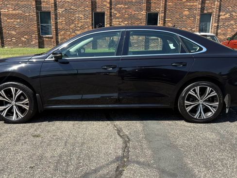 Used 2020 Volkswagen Passat 2.0T SEL FWD image 5