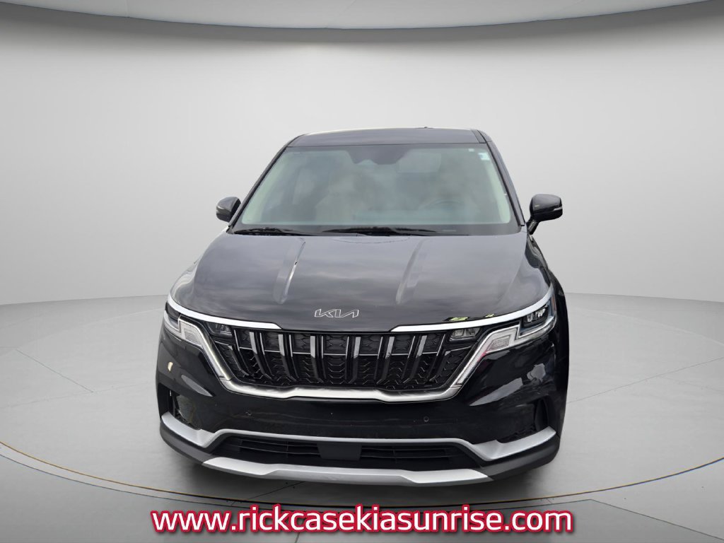 Used 2024 Kia Carnival EX FWD image 3
