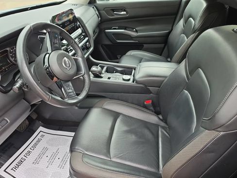 Used 2024 Nissan Pathfinder SL AWD/4WD image 9