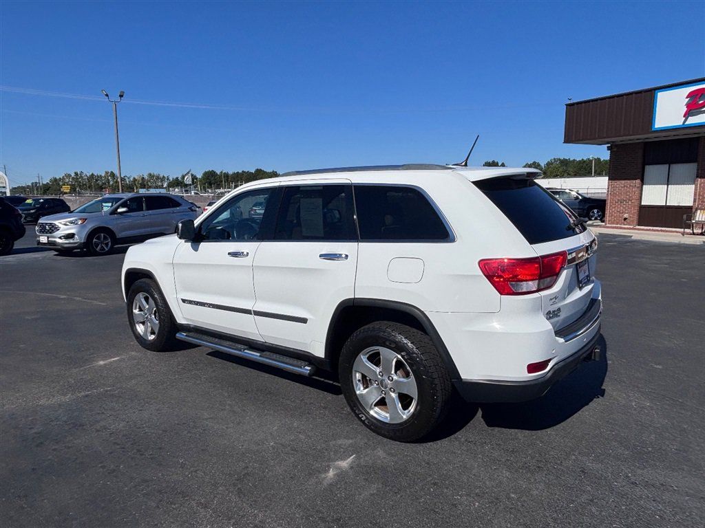 Used 2013 Jeep Grand Cherokee Limited w/ Luxury Group II AWD/4WD image 3