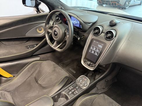 Used 2019 McLaren 570S image 24