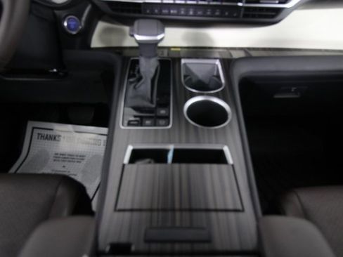 Used 2024 Toyota Sienna Platinum image 14