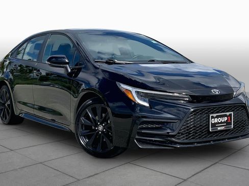 Used 2025 Toyota Corolla SE FWD image 3