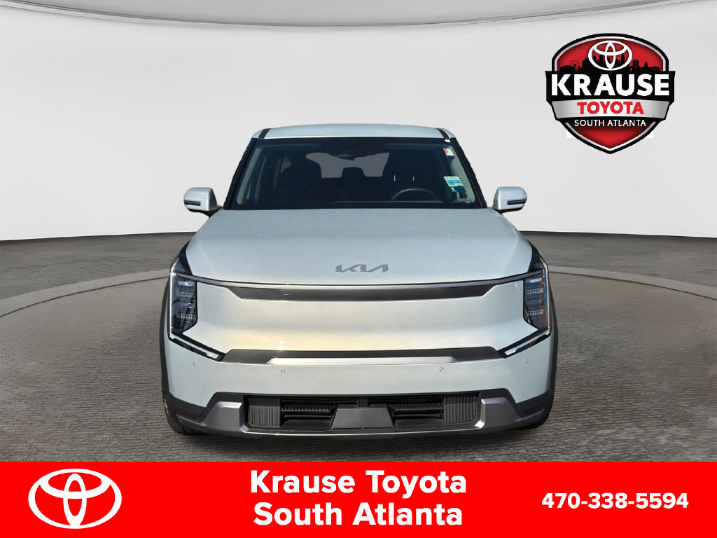 Used 2026 Kia EV9 Light RWD image 2