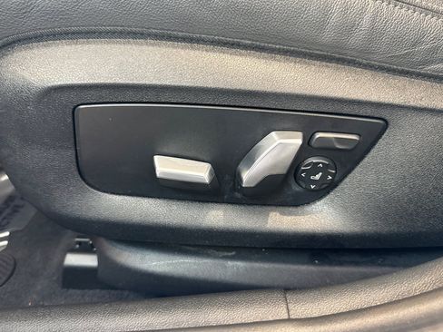 Used 2023 BMW 530e RWD image 14