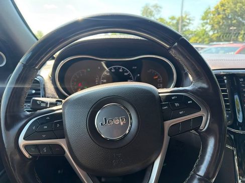 Used 2019 Jeep Grand Cherokee Overland AWD/4WD image 26
