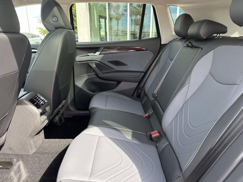 New 2026 Volkswagen Tiguan SE FWD image 7