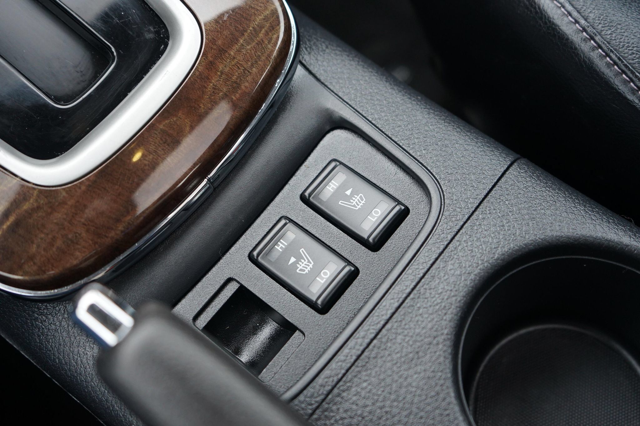 Used 2014 Nissan Sentra SL w/ Premium Package FWD image 16