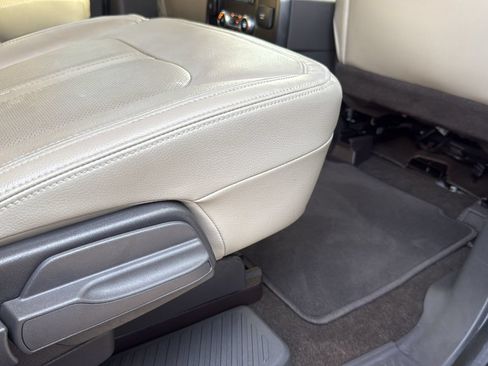 Used 2019 Ford Expedition Limited w/ Equipment Group 302A RWD image 26