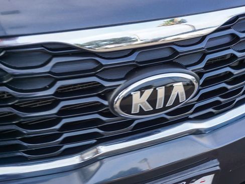 Used 2019 Kia Sorento FWD image 12