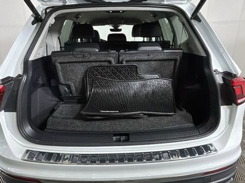 Used 2023 Volkswagen Tiguan SE FWD image 28