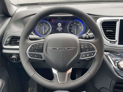 New 2026 Chrysler Pacifica Select image 21