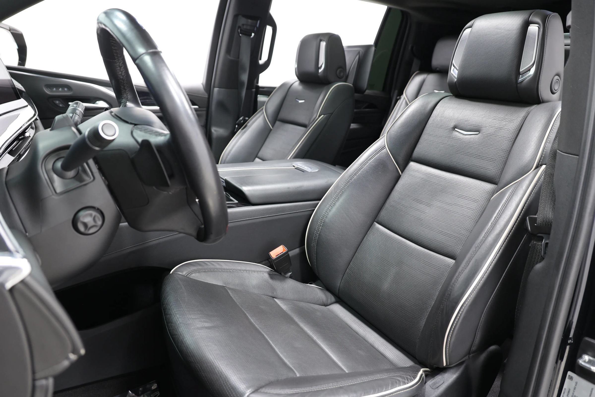 Used 2023 Cadillac Escalade ESV Sport w/ LPO, ONYX Package AWD/4WD image 17