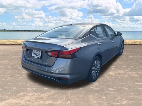 Used 2025 Nissan Altima 2.5 SV FWD image 9