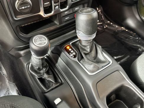 Used 2023 Jeep Wrangler Unlimited AWD/4WD image 23