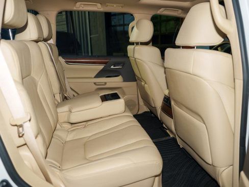 Used 2021 Lexus LX 570 4WD w/ Luxury Package image 17