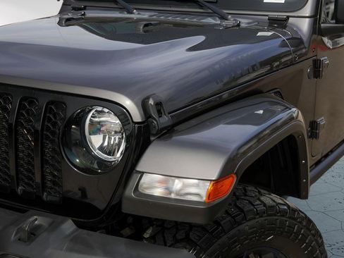 Used 2023 Jeep Gladiator Willys image 3