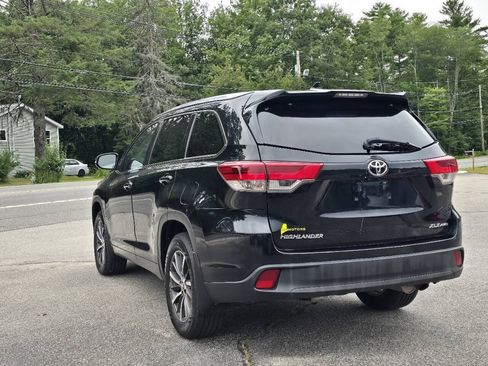 Used 2017 Toyota Highlander XLE w/ Carpet Mat Package AWD/4WD image 9