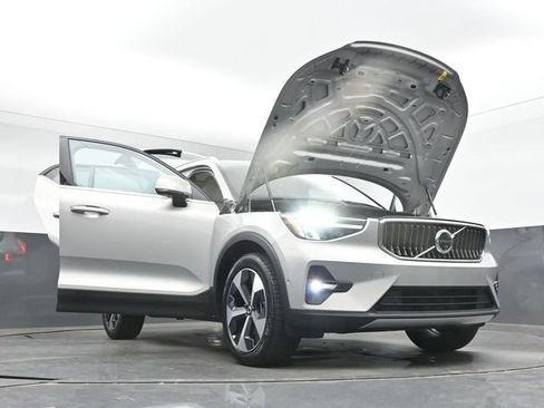 Used 2025 Volvo XC40 B5 Plus AWD/4WD image 52