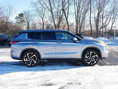 Used 2023 Mitsubishi Outlander SE image 8