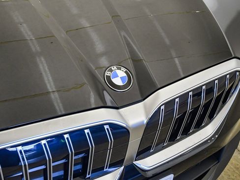 Used 2025 BMW 530i image 8