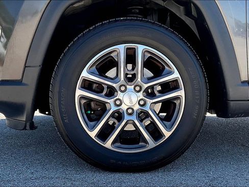 Used 2018 Jeep Compass Latitude w/ Popular Equipment Group FWD image 8