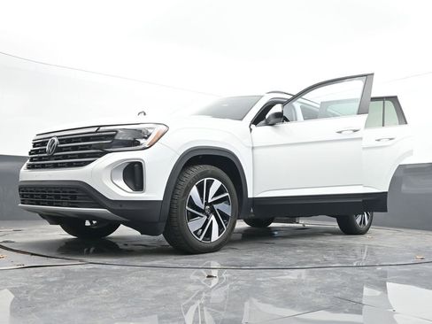 Used 2025 Volkswagen Atlas SE image 64