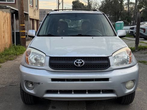 Used 2005 Toyota RAV4 4WD image 2