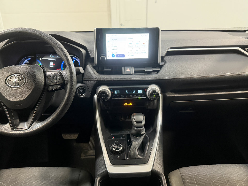 Used 2025 Toyota RAV4 XLE AWD/4WD image 18
