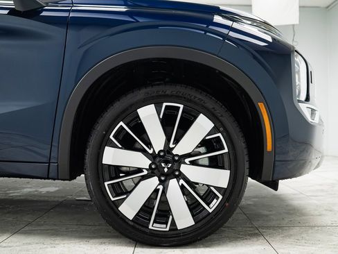 Used 2025 Mitsubishi Outlander SE image 32