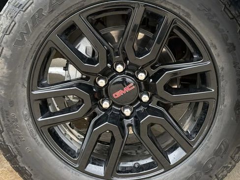 Used 2024 GMC Sierra 1500 Elevation w/ X31 Off-Road Package AWD/4WD image 13